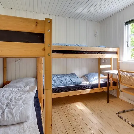 Three-bedroom Holiday In * Hals