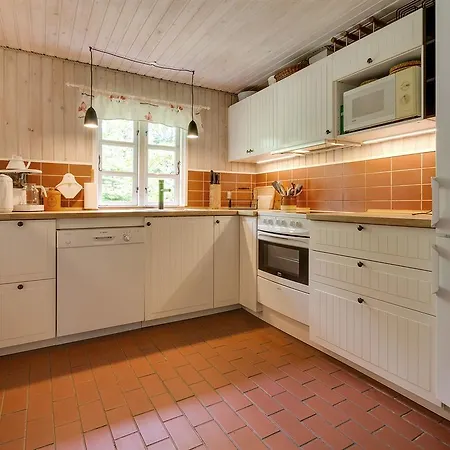 Three-bedroom Holiday In * Hals