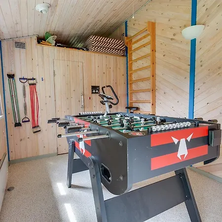 Three-bedroom Holiday In * Hals